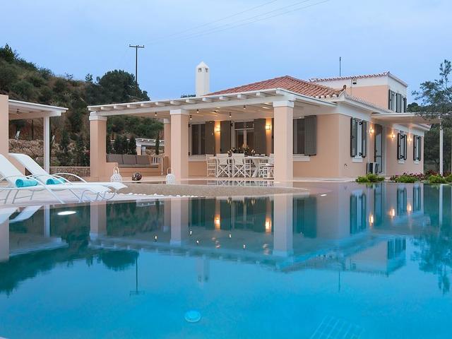 фото отеля Elegant Villa Apolonas изображение №1