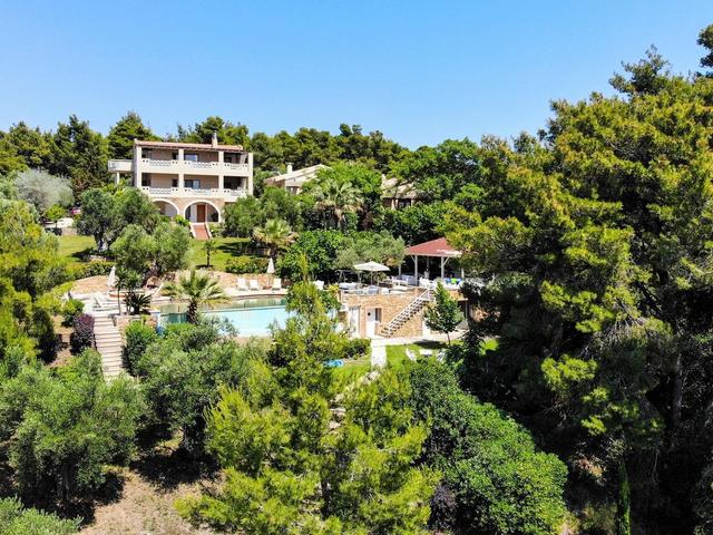 фото отеля Sani Diamonds (ex. Sanorama Suites) изображение №1