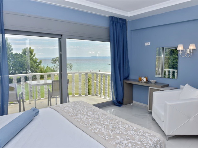 фото Villa On The Beach изображение №30