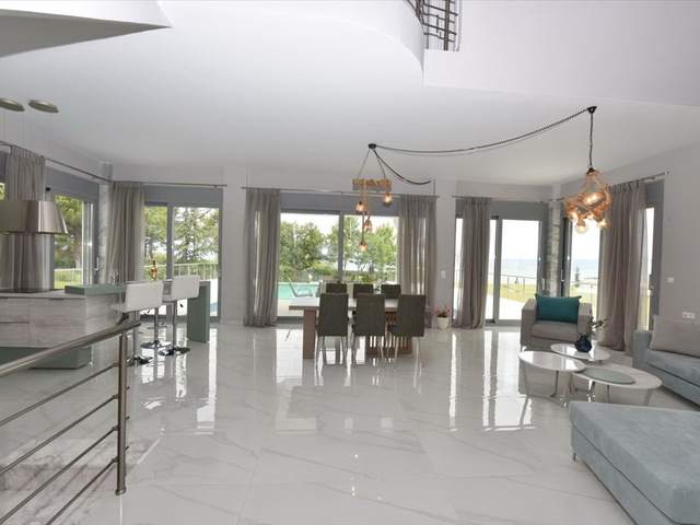 фото Villa On The Beach изображение №14