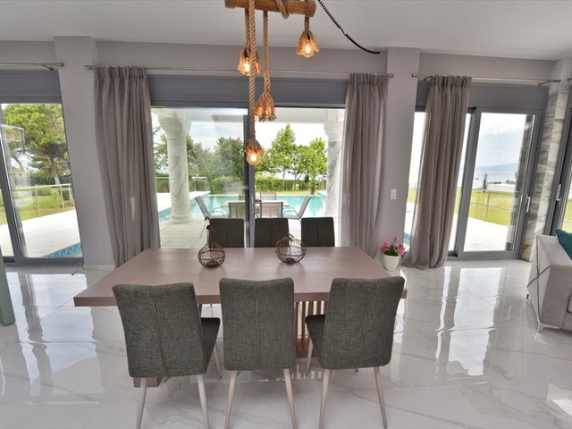 фото отеля Villa On The Beach изображение №5