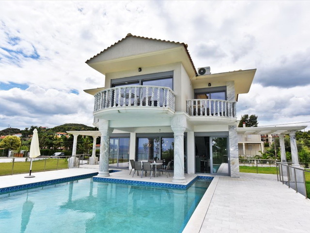 фото отеля Villa On The Beach изображение №1