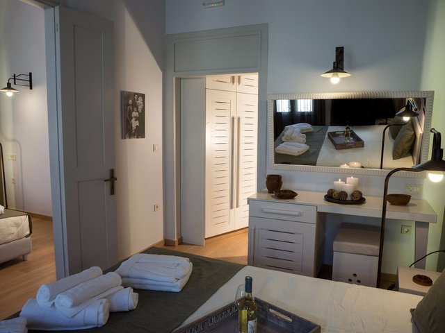 фотографии отеля Elia Daliani Suites изображение №19