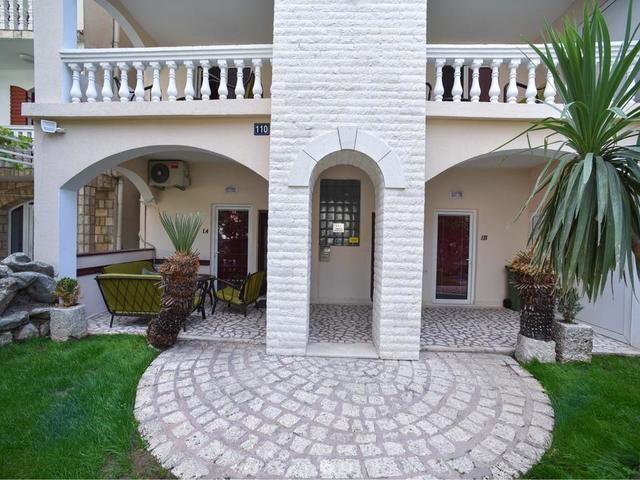 фото отеля Apartments 110 (Ex. Guest House Adrovic) изображение №25