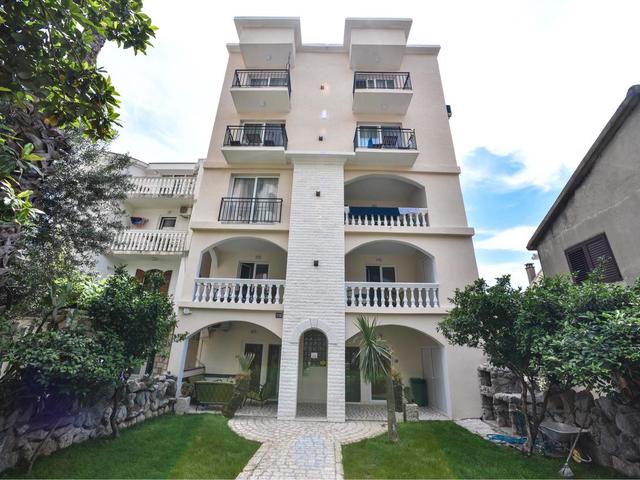 фото отеля Apartments 110 (Ex. Guest House Adrovic) изображение №1