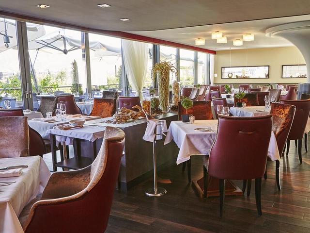 фото отеля Grand Hotel Kempinski Geneva (ех. Le Palace Hilton Geneva) изображение №69