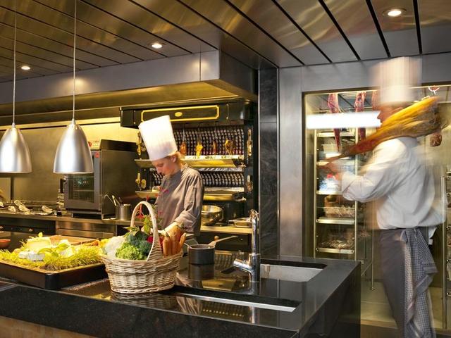 фотографии отеля Grand Hotel Kempinski Geneva (ех. Le Palace Hilton Geneva) изображение №55