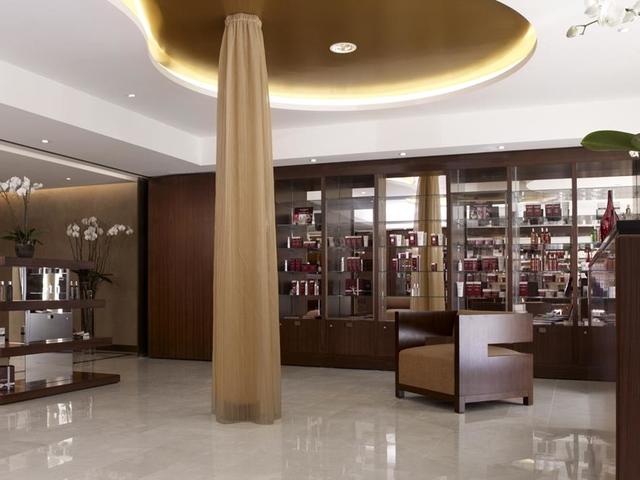 фото отеля Grand Hotel Kempinski Geneva (ех. Le Palace Hilton Geneva) изображение №17