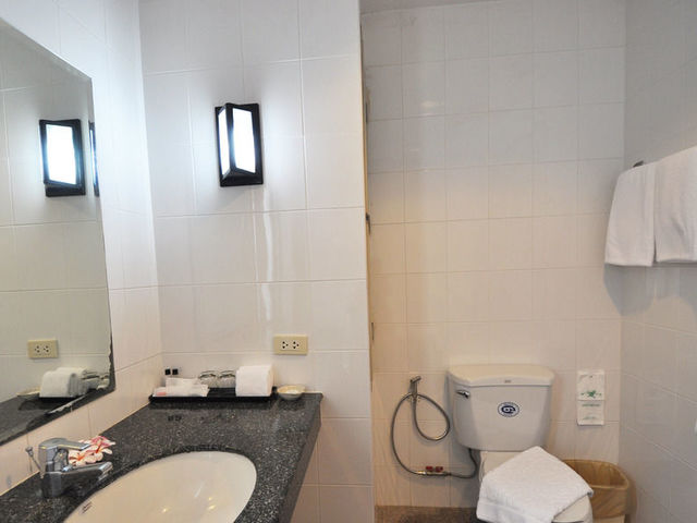 фото The Leela Resort & Spa Pattaya (ex. Leelawadee Lagoon Resort) изображение №34