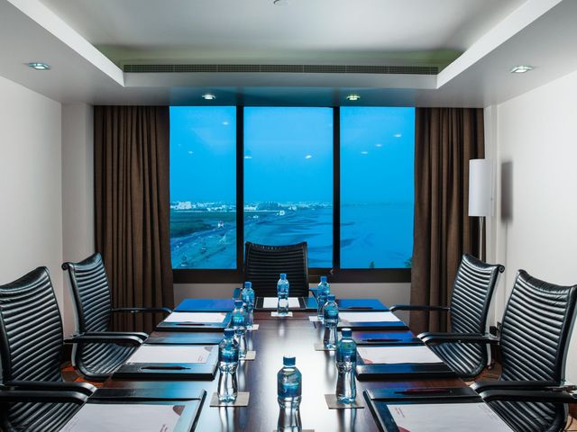 фото отеля Crowne Plaza Muscat By IHG изображение №25