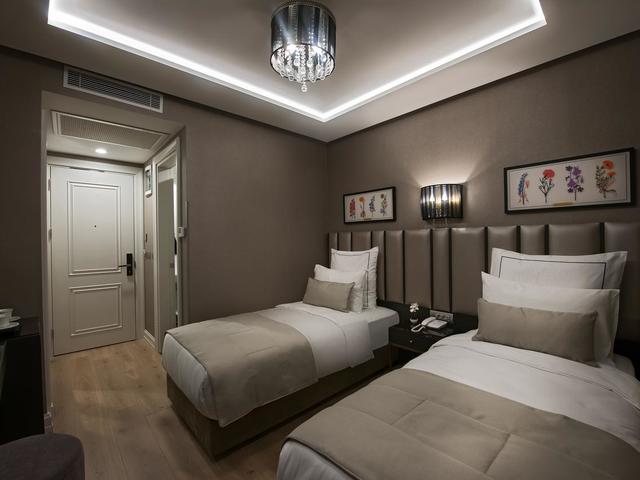фотографии отеля Le Petit Palace изображение №47