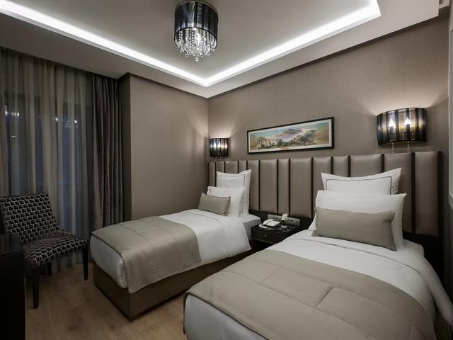 фотографии отеля Le Petit Palace изображение №31