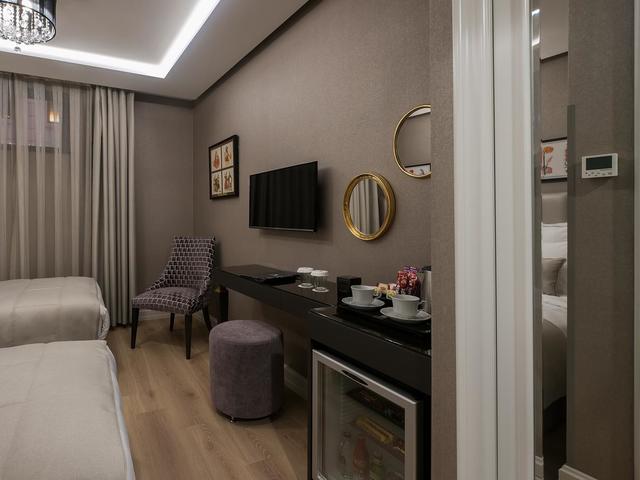 фотографии отеля Le Petit Palace изображение №15