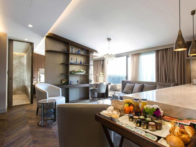 фото Noble22 Suites изображение №6