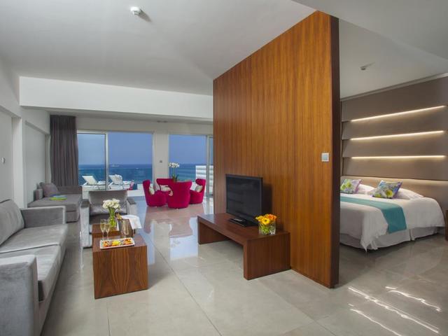 фотографии отеля King Evelthon изображение №7