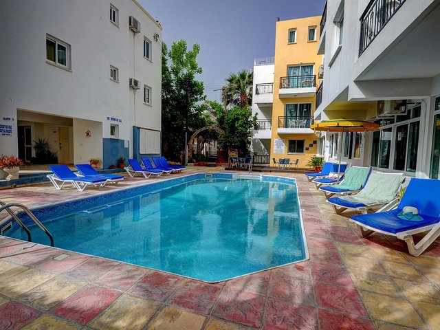 фото отеля Renos Tourist Apartments изображение №13