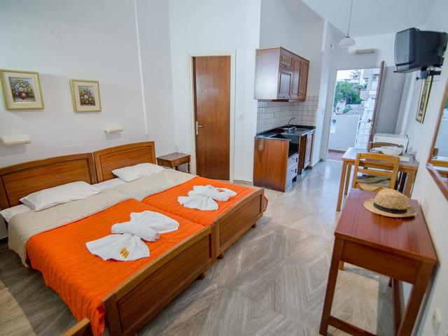 фотографии отеля Elpida Apartments изображение №19