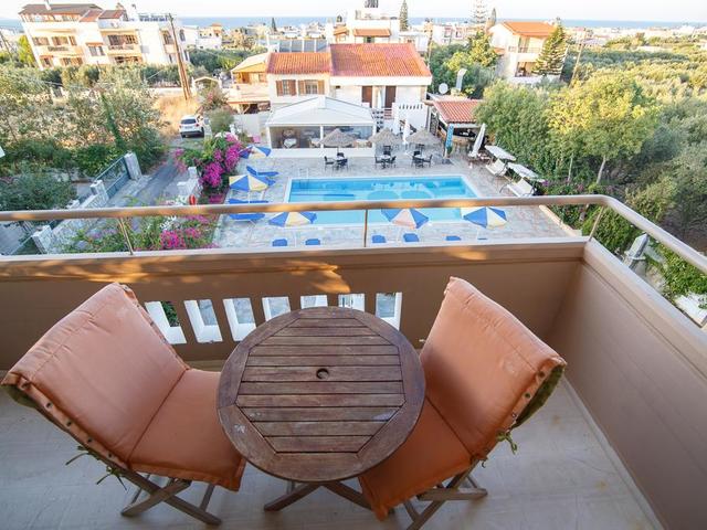 фото отеля Elpida Apartments изображение №9