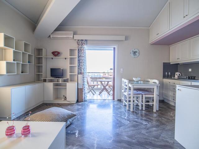 фотографии отеля Elpida Apartments изображение №7