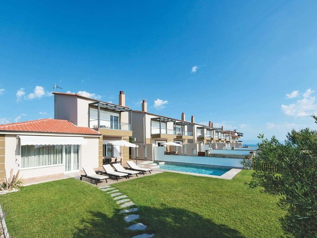 фото отеля Villa Grande - Sunny Villas Hanioti Halkidiki изображение №1