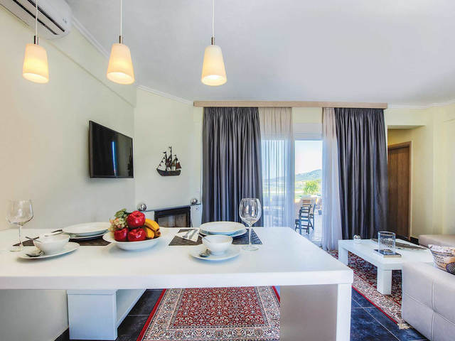 фото отеля Villa Grande - Sunny Villas Hanioti Halkidiki изображение №5