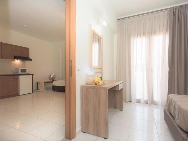 фото отеля Niriedes-Dionyssos Village изображение №25