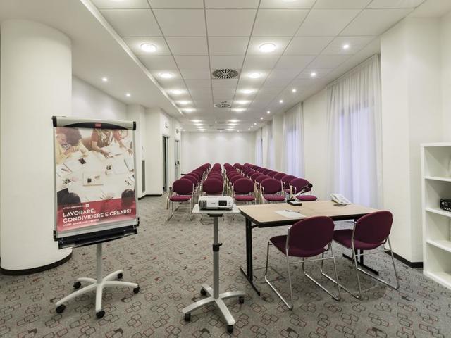 фото отеля Ibis Milano Malpensa Aeroporto изображение №25