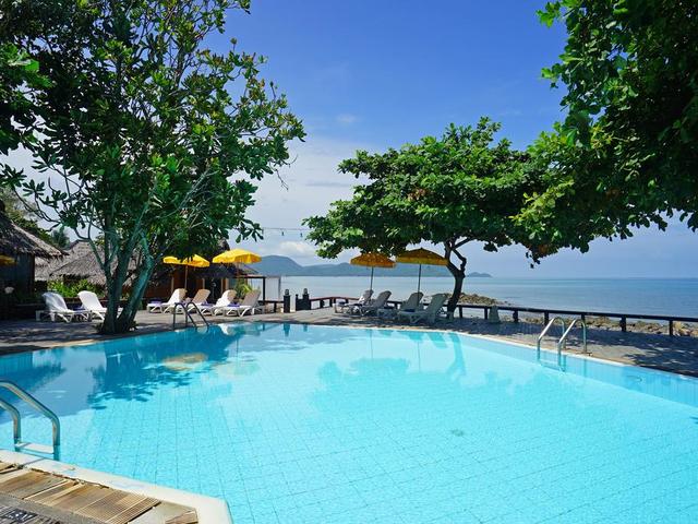 фото отеля Sunset Village Beach Resort изображение №1