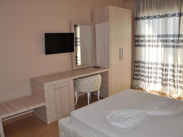фото отеля Coral Hotel & Resort изображение №17