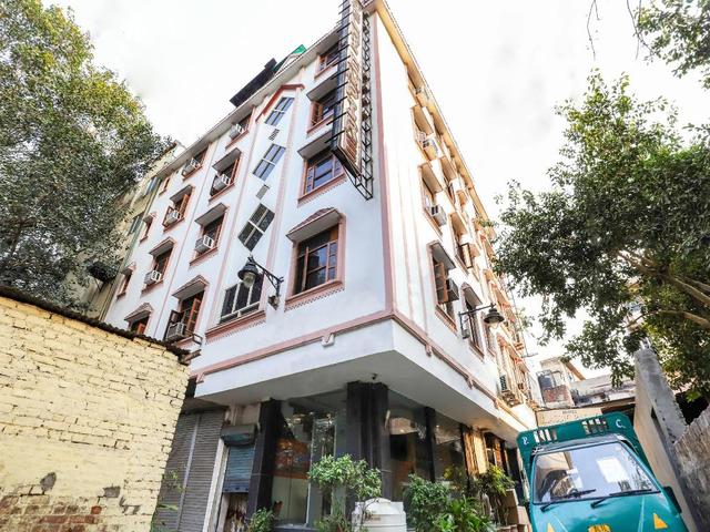 OYO 29389 Delhi Empire