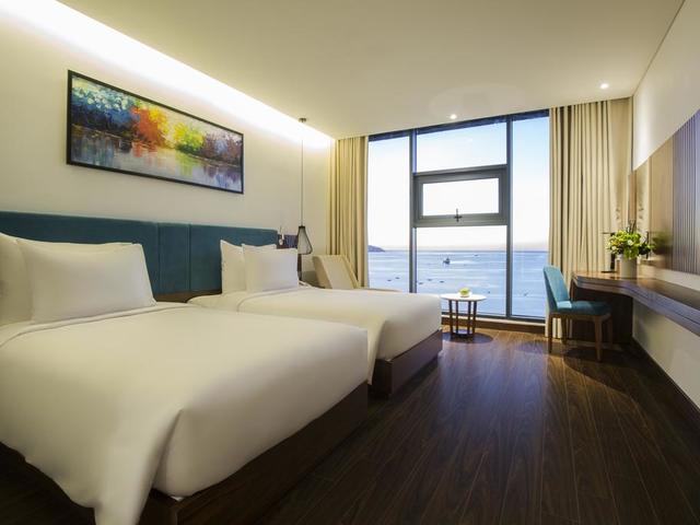 фото отеля Maximilan Danang Beach изображение №17