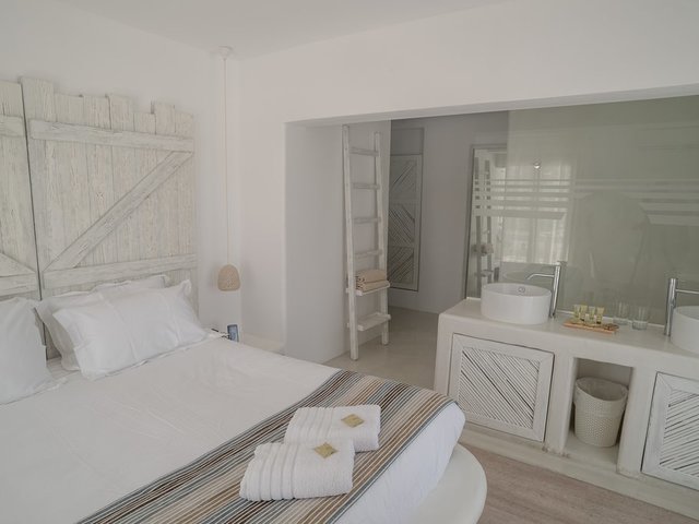 фото Three Shades Mykonos изображение №10