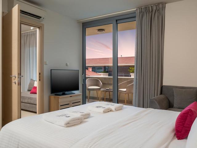 фото отеля Trianon Luxury Apartments and Suites изображение №17
