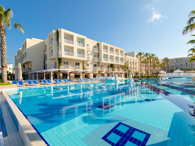 фото отеля La Blanche Resort & Spa изображение №1