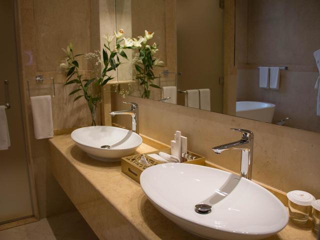 фото отеля Western Madinat Zayed изображение №25