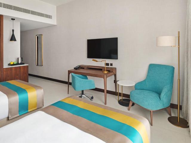 фотографии Holiday Inn Dubai Al-Maktoum Airport, An IHG Hotel изображение №4