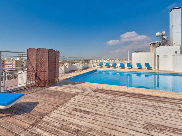 фото отеля Mackenzie Beach Hotel & Apartments изображение №17