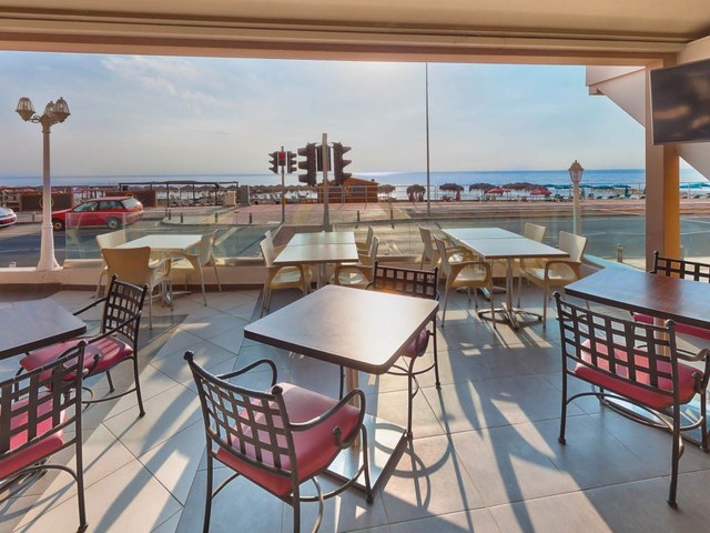 фото Mackenzie Beach Hotel & Apartments изображение №14