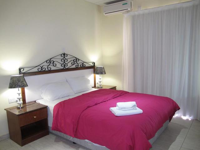 фотографии Mackenzie Beach Hotel & Apartments изображение №12