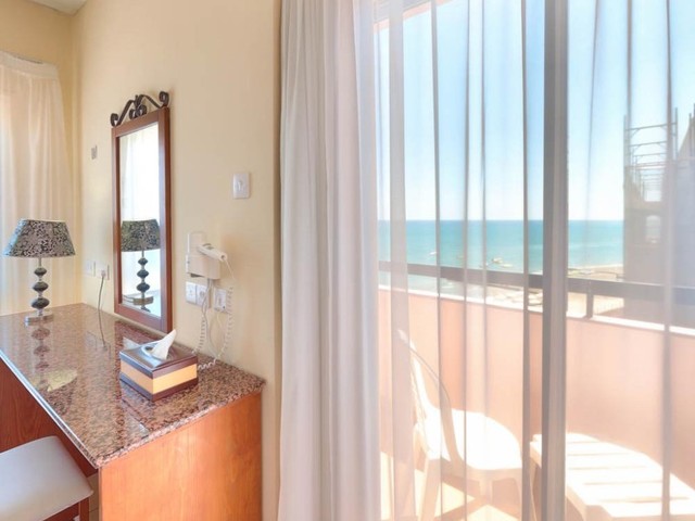 фото Mackenzie Beach Hotel & Apartments изображение №2