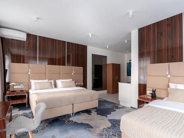 фотографии отеля V Hotel & Rooftop Lounge (Ви Отель И Руфтоп Лаунж) изображение №35