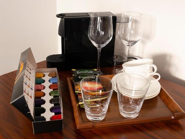 фото V Hotel & Rooftop Lounge (Ви Отель И Руфтоп Лаунж) изображение №34