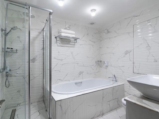 фотографии V Hotel & Rooftop Lounge (Ви Отель И Руфтоп Лаунж) изображение №28