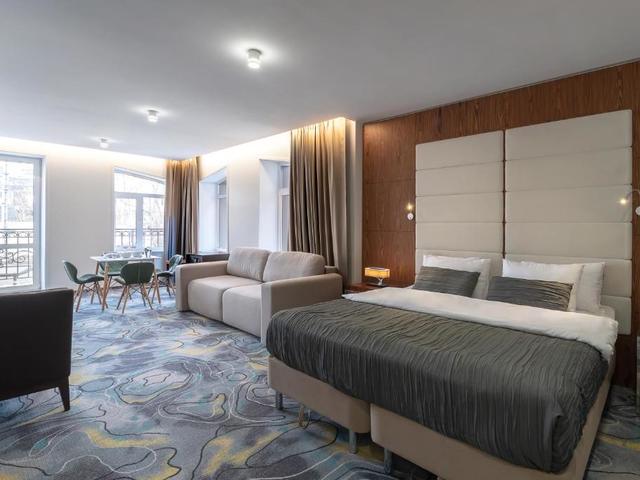 фотографии отеля V Hotel & Rooftop Lounge (Ви Отель И Руфтоп Лаунж) изображение №23