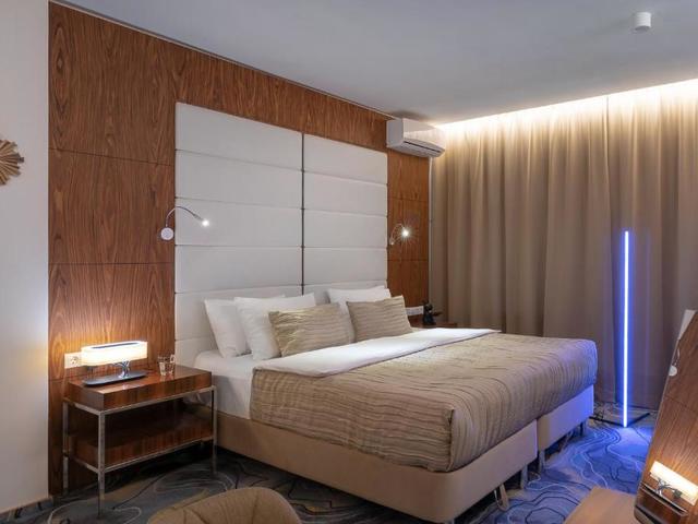 фотографии отеля V Hotel & Rooftop Lounge (Ви Отель И Руфтоп Лаунж) изображение №19