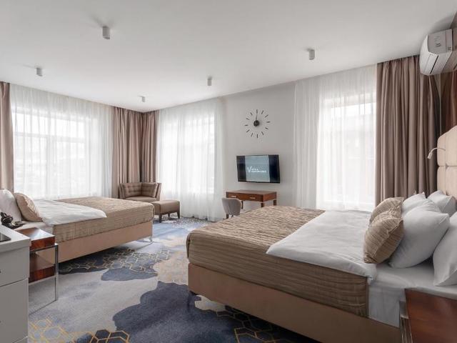 фото отеля V Hotel & Rooftop Lounge (Ви Отель И Руфтоп Лаунж) изображение №17