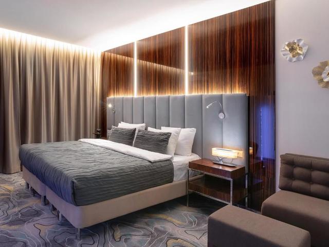 фото V Hotel & Rooftop Lounge (Ви Отель И Руфтоп Лаунж) изображение №14