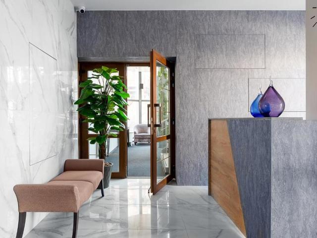 фото V Hotel & Rooftop Lounge (Ви Отель И Руфтоп Лаунж) изображение №6