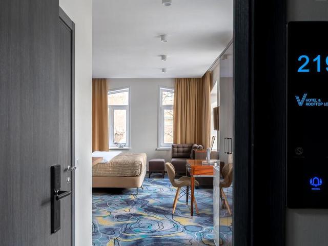 фото отеля V Hotel & Rooftop Lounge (Ви Отель И Руфтоп Лаунж) изображение №5