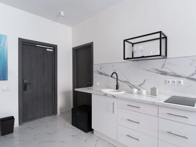 фото V Hotel & Rooftop Lounge (Ви Отель И Руфтоп Лаунж) изображение №2